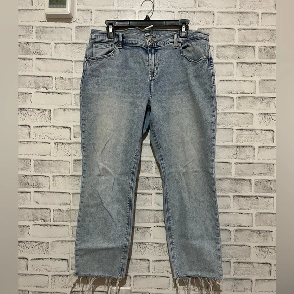 Women’s Old Navy boyfriend distressed light wash jeans- size 14 petite - Picture 1 of 4